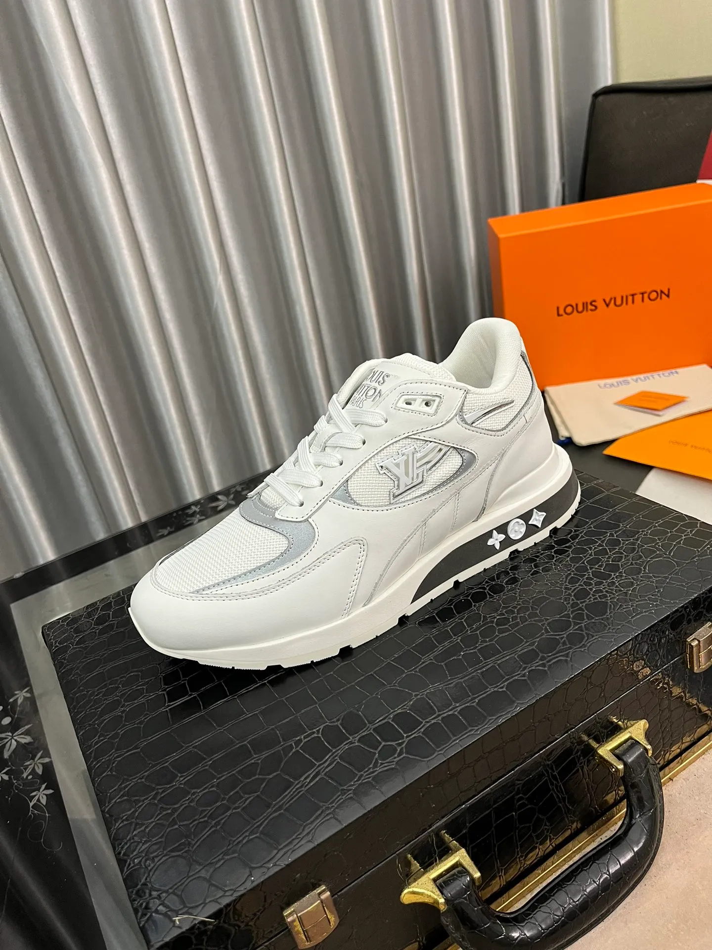 Men's Men's Shoes 💰660⌚️⌚️【LOUIS VUITTON) New 🍀LV Louis Vuitton*——LV classic dad shoes trendy shoes! Made of imported original soft calf leather, imported fly woven lining. Original wear-resistant rubber outsole! High quality products! Code number: 38-44